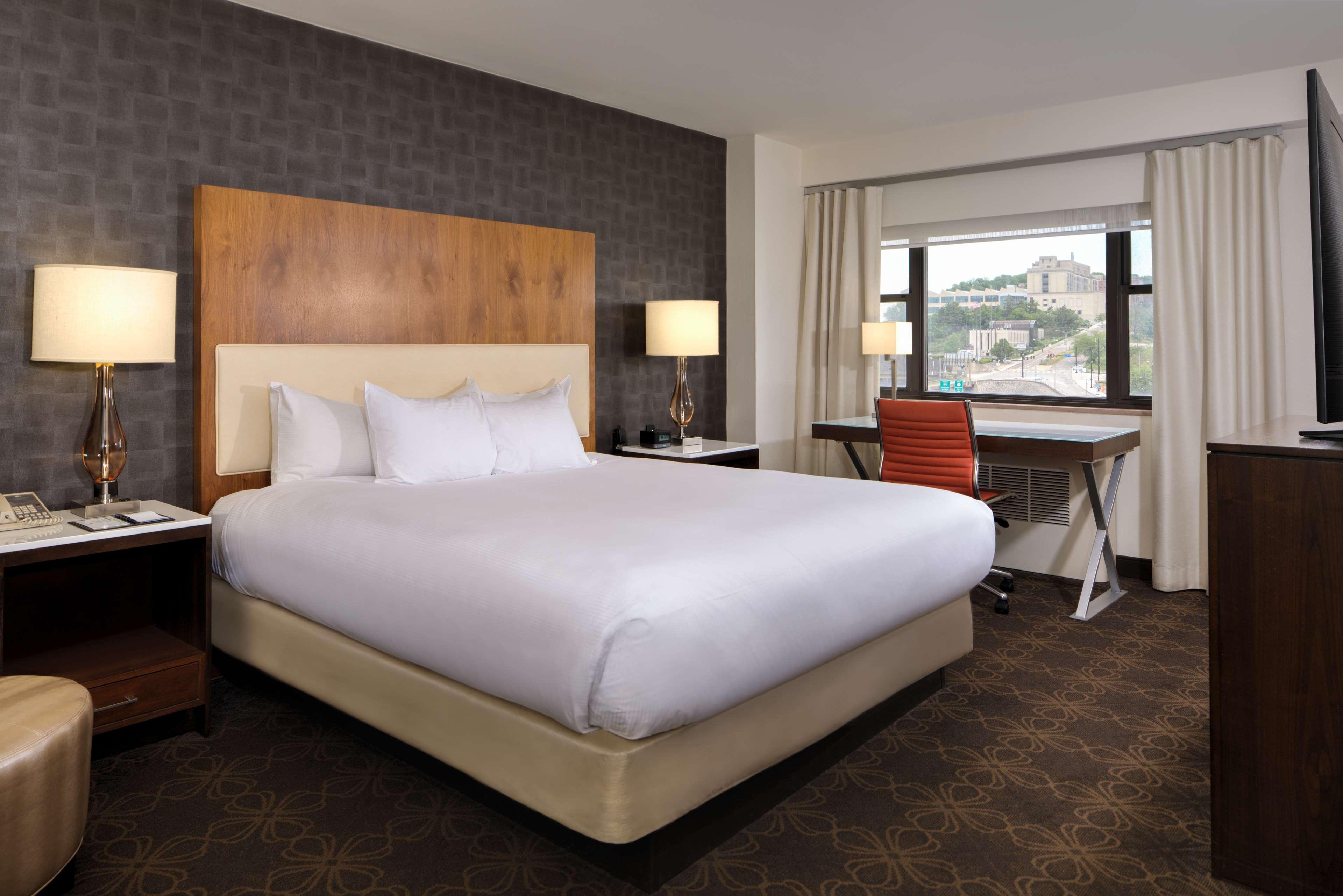 Doubletree By Hilton Hotel & Suites Pittsburgh Downtown מראה חיצוני תמונה