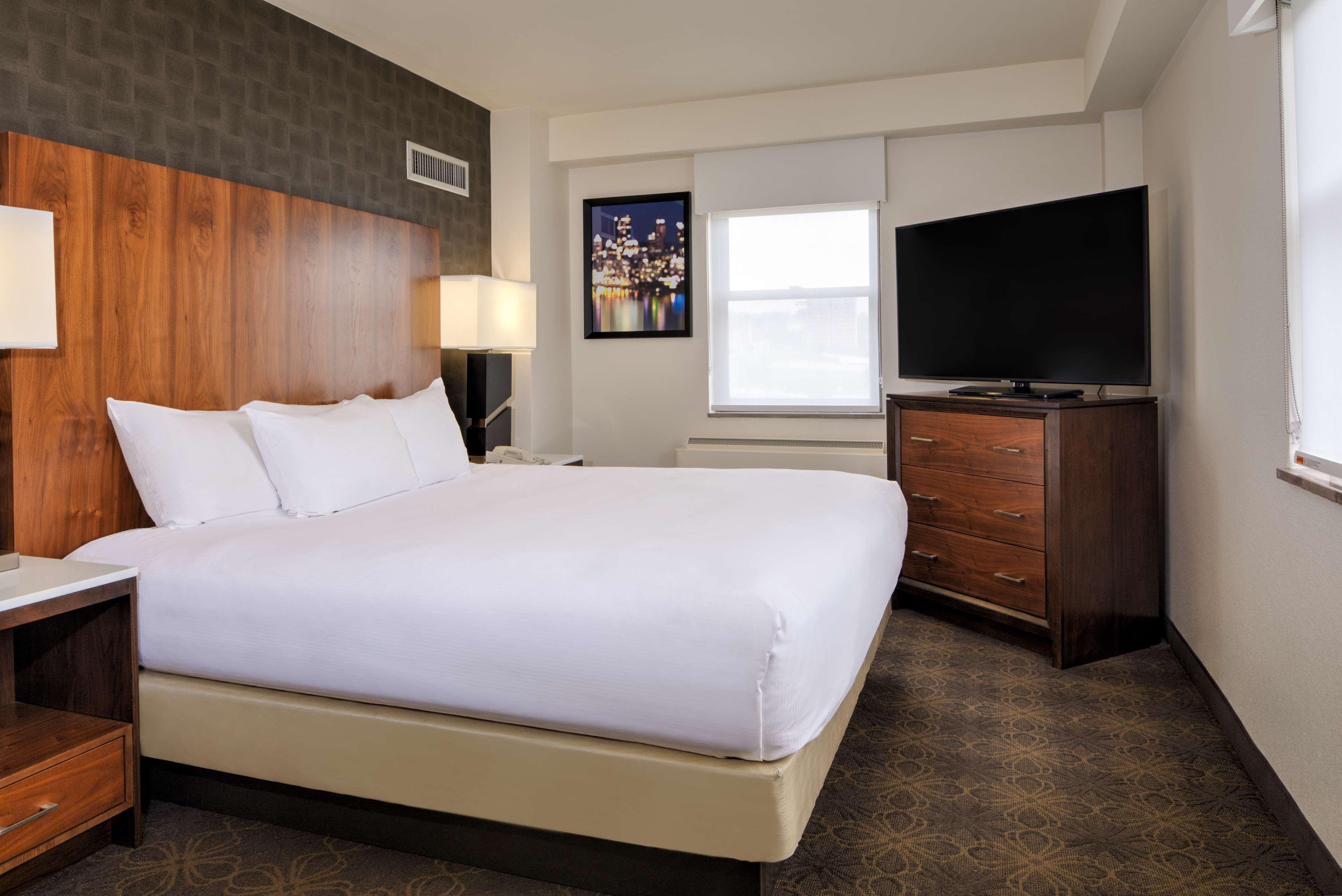 Doubletree By Hilton Hotel & Suites Pittsburgh Downtown מראה חיצוני תמונה