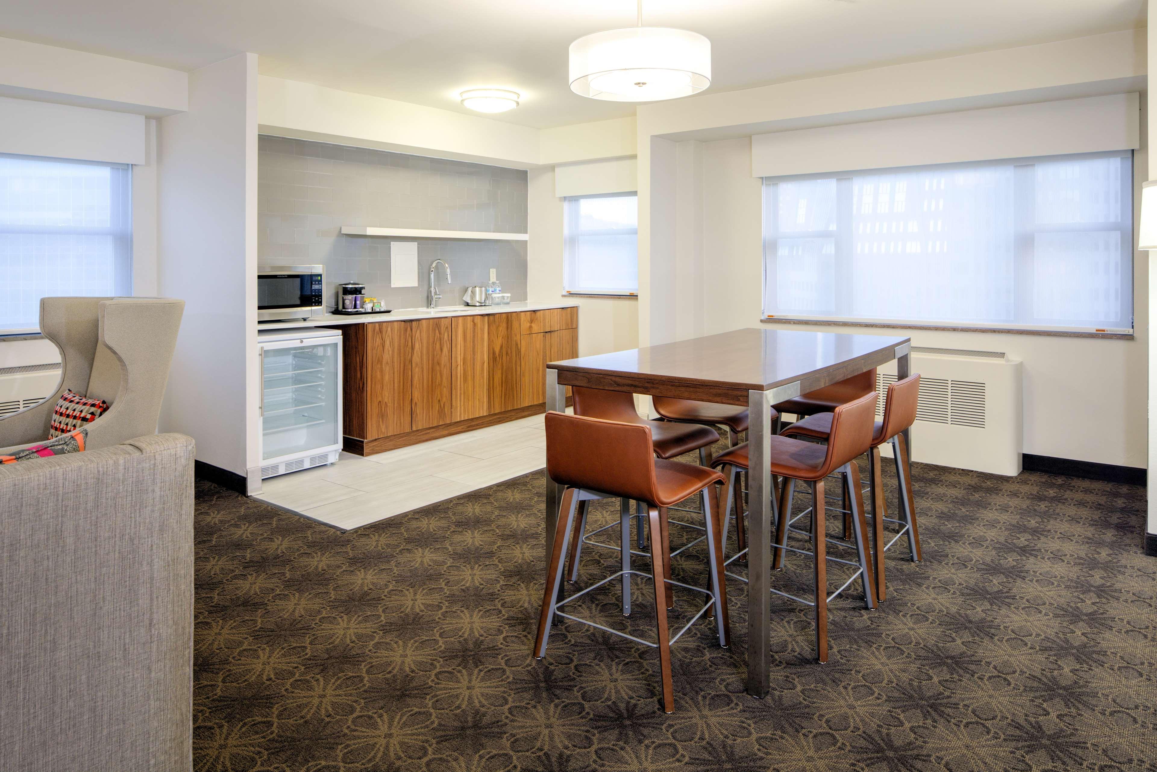 Doubletree By Hilton Hotel & Suites Pittsburgh Downtown מראה חיצוני תמונה