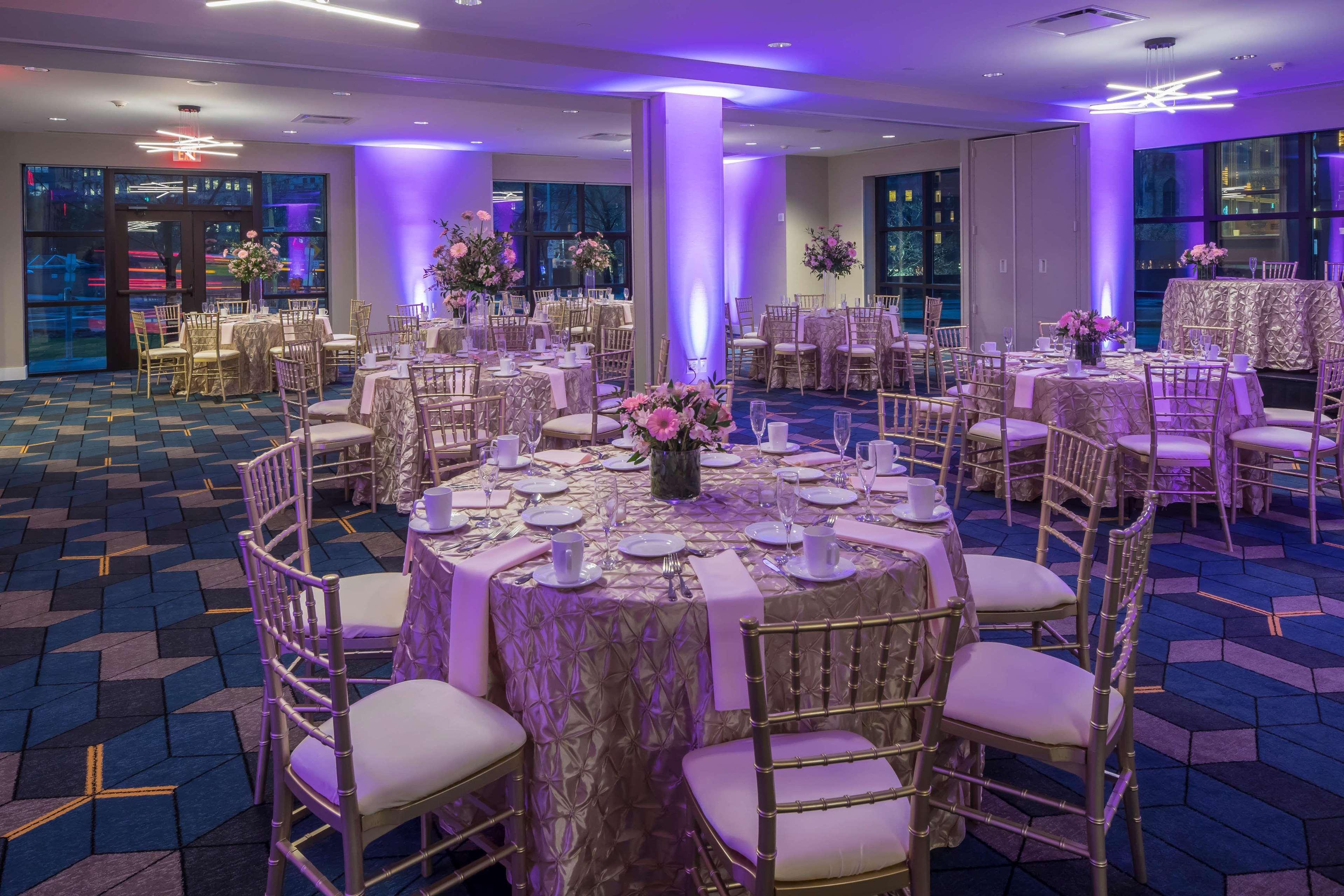 Doubletree By Hilton Hotel & Suites Pittsburgh Downtown מראה חיצוני תמונה