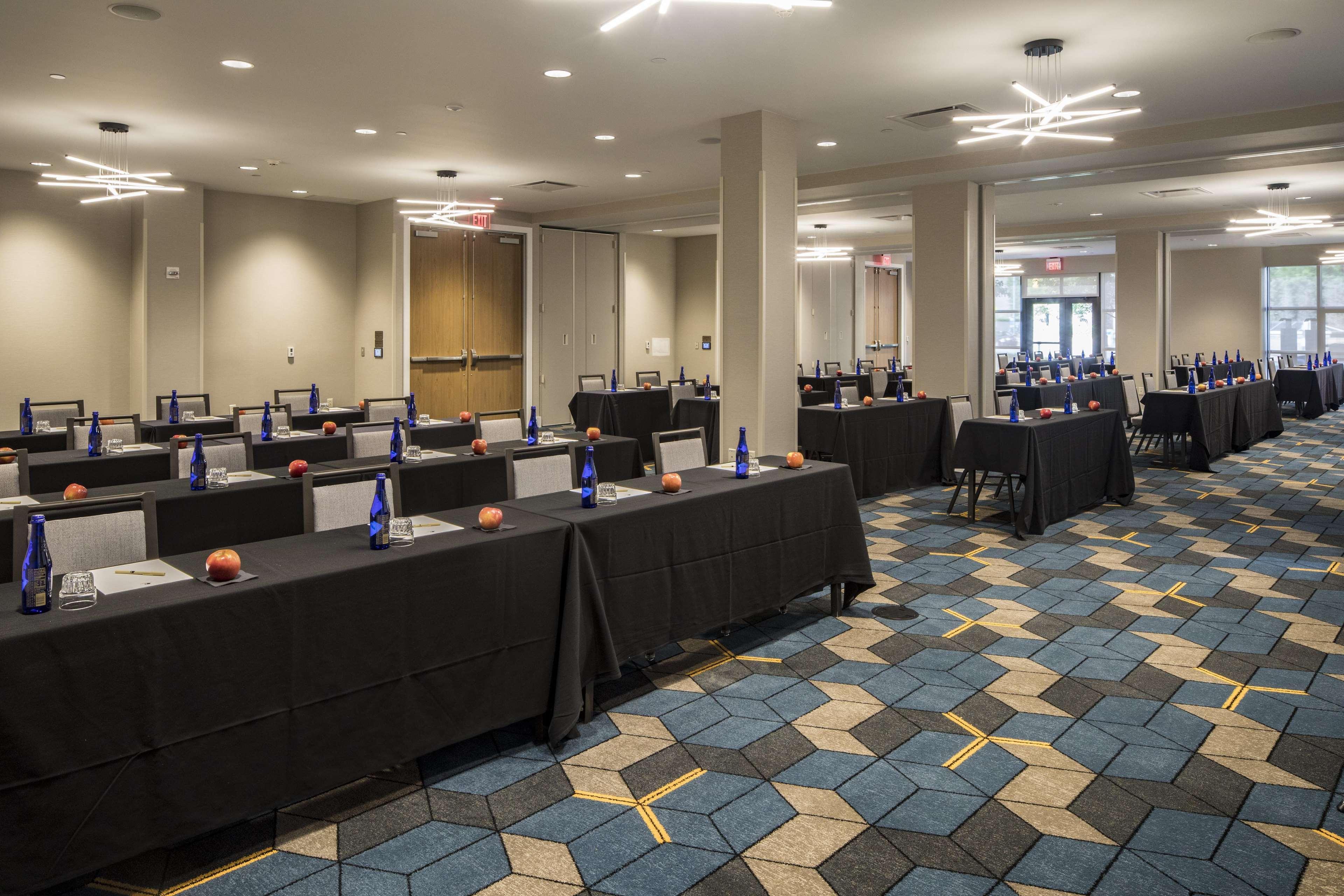 Doubletree By Hilton Hotel & Suites Pittsburgh Downtown מראה חיצוני תמונה