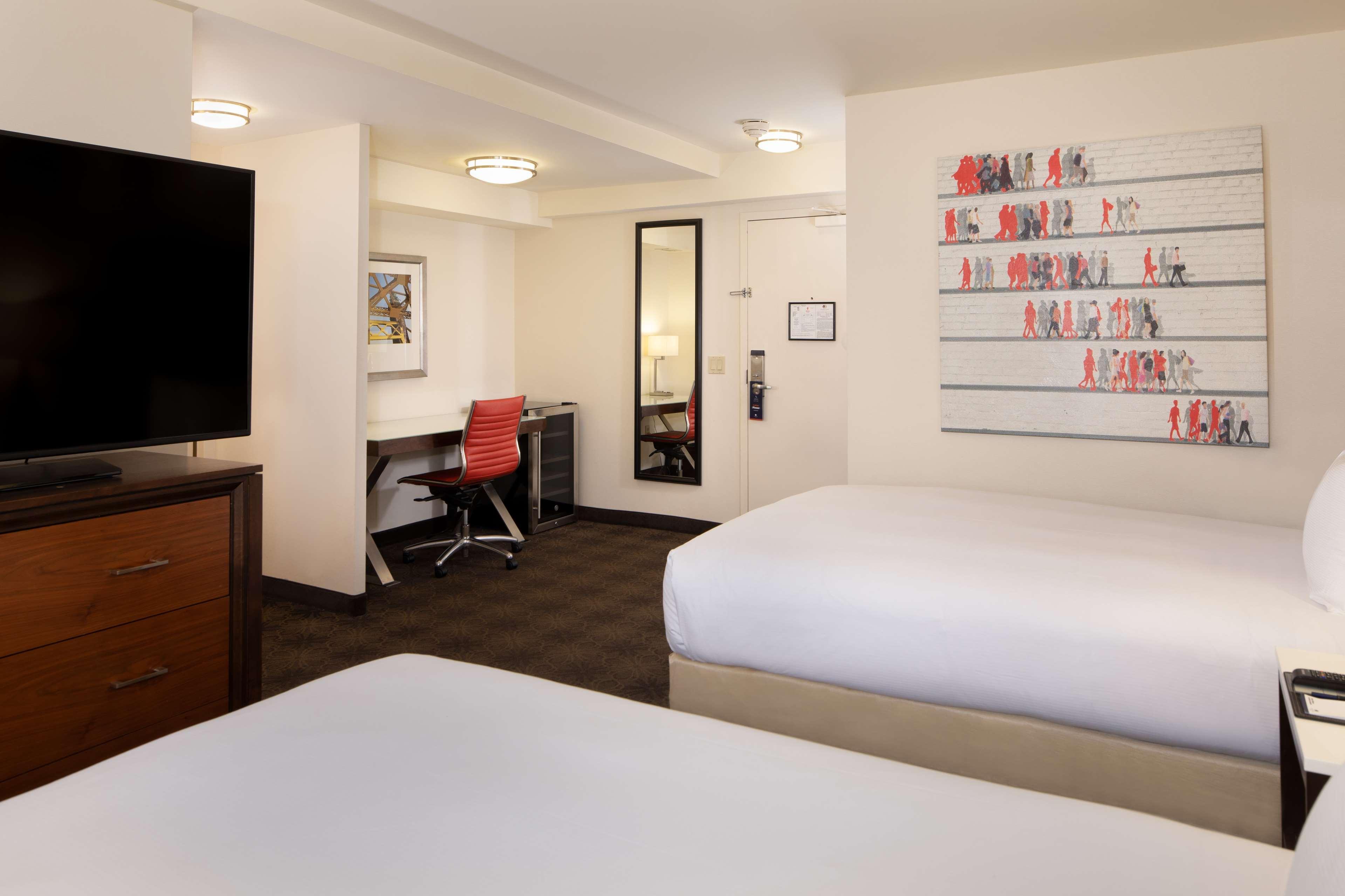 Doubletree By Hilton Hotel & Suites Pittsburgh Downtown מראה חיצוני תמונה