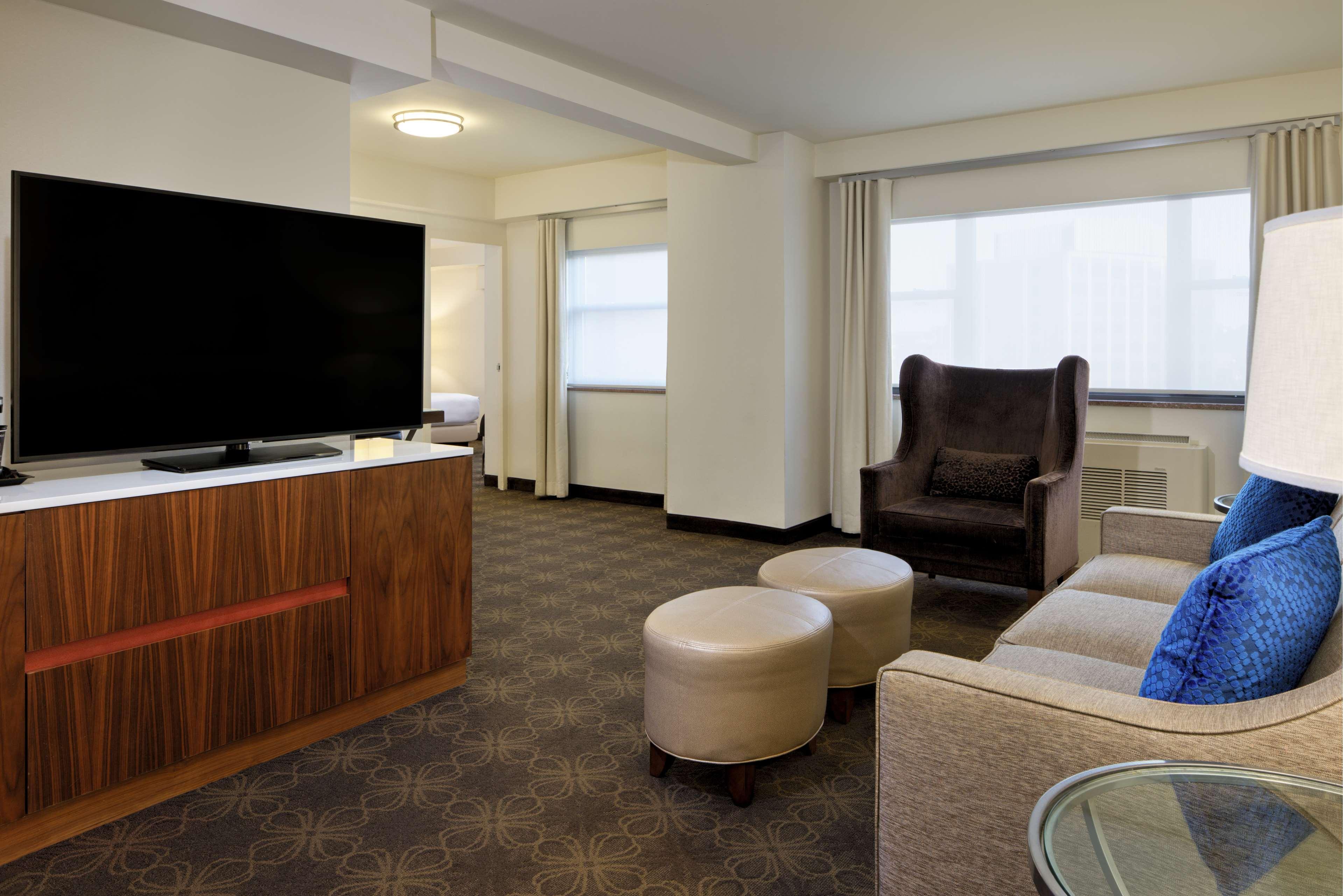 Doubletree By Hilton Hotel & Suites Pittsburgh Downtown מראה חיצוני תמונה