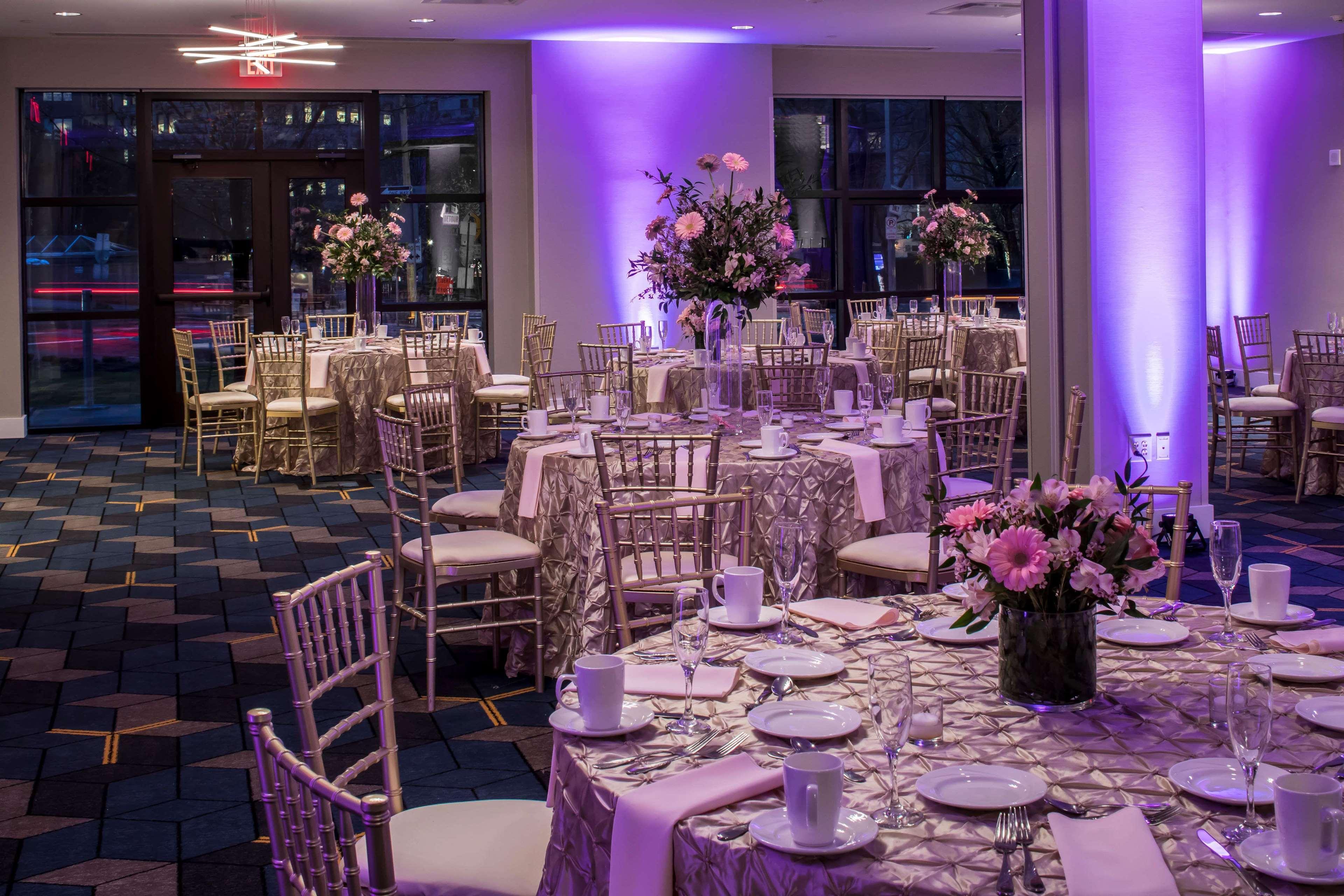 Doubletree By Hilton Hotel & Suites Pittsburgh Downtown מראה חיצוני תמונה