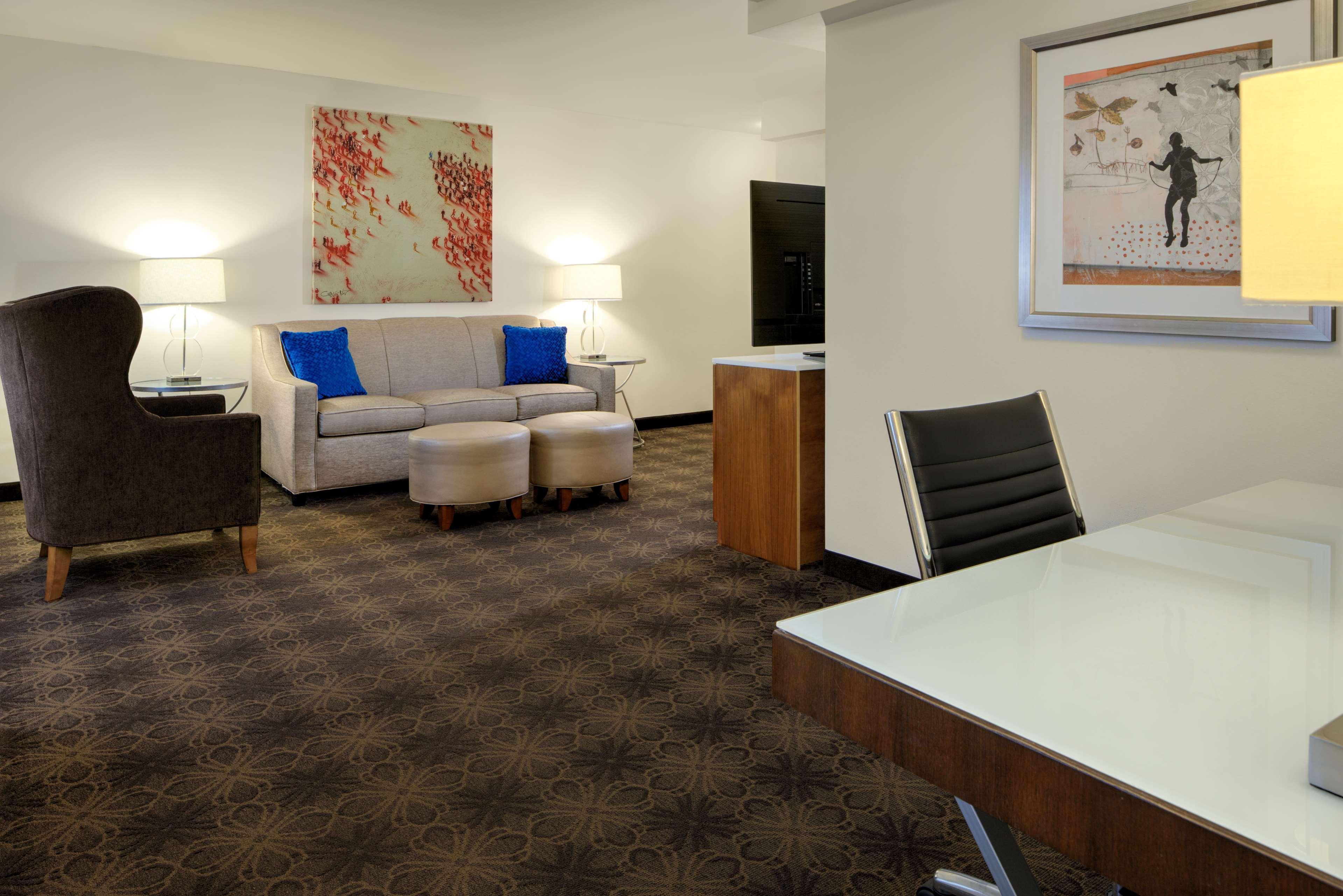 Doubletree By Hilton Hotel & Suites Pittsburgh Downtown מראה חיצוני תמונה