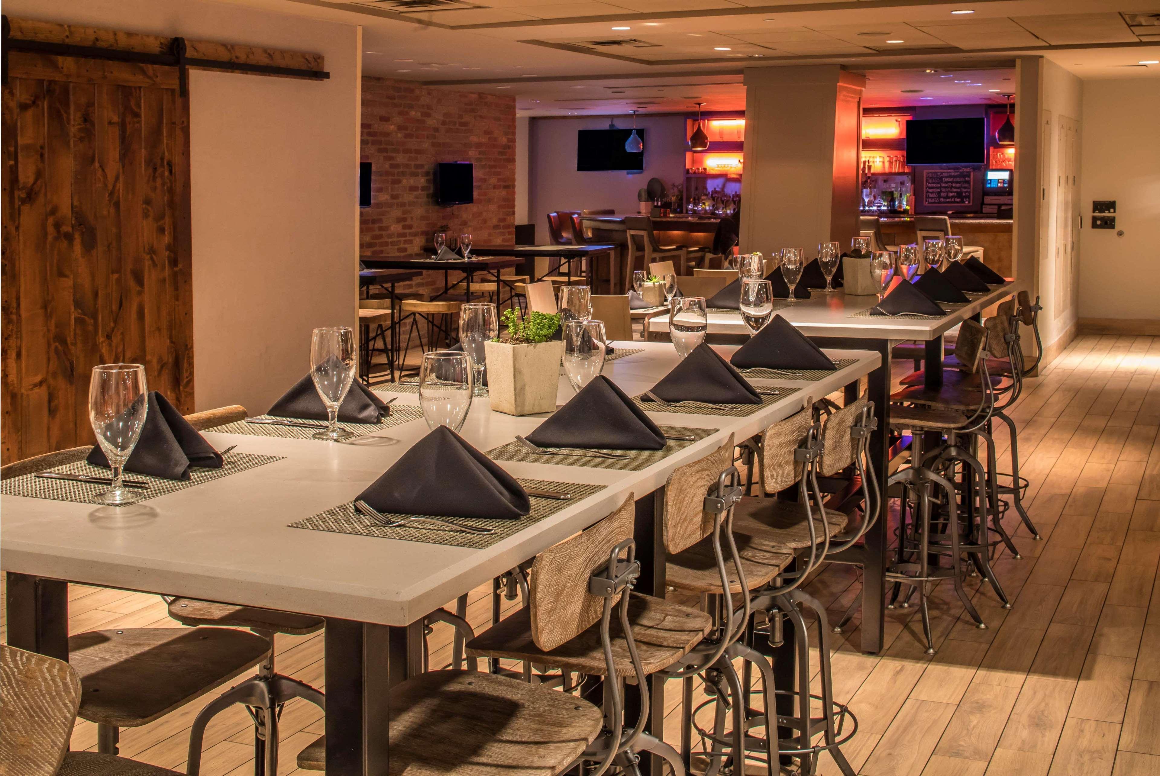 Doubletree By Hilton Hotel & Suites Pittsburgh Downtown מראה חיצוני תמונה