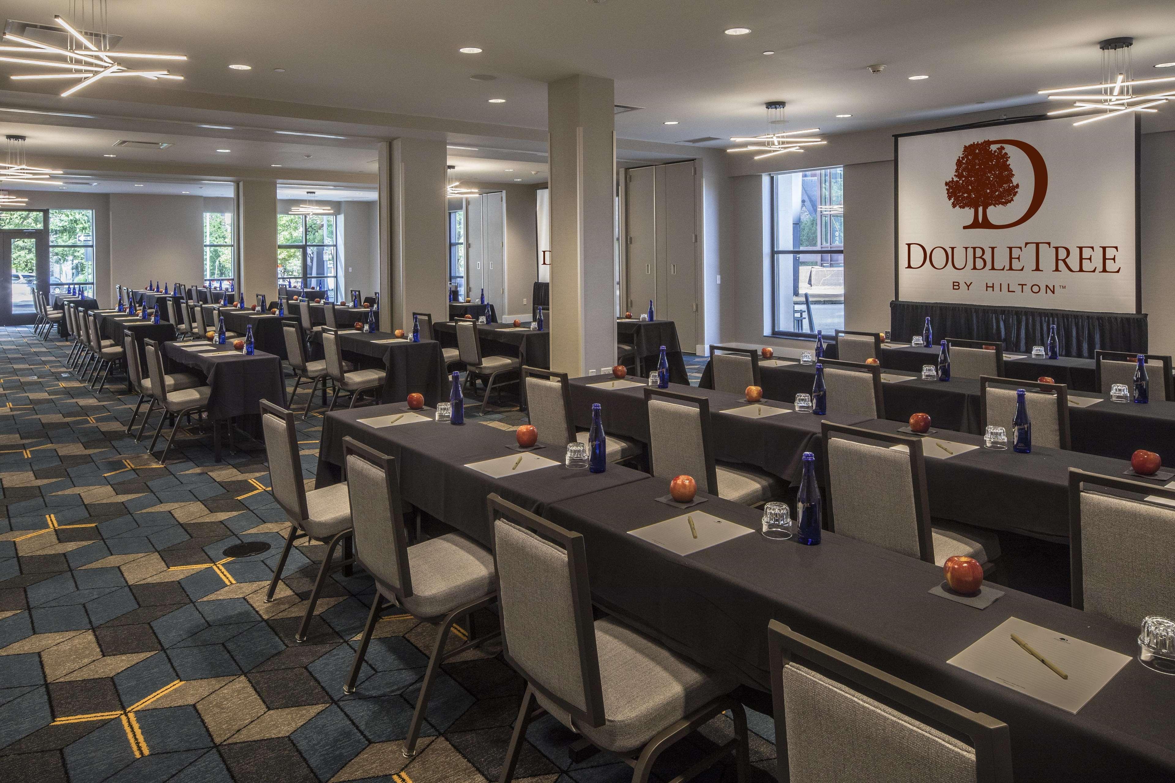 Doubletree By Hilton Hotel & Suites Pittsburgh Downtown מראה חיצוני תמונה
