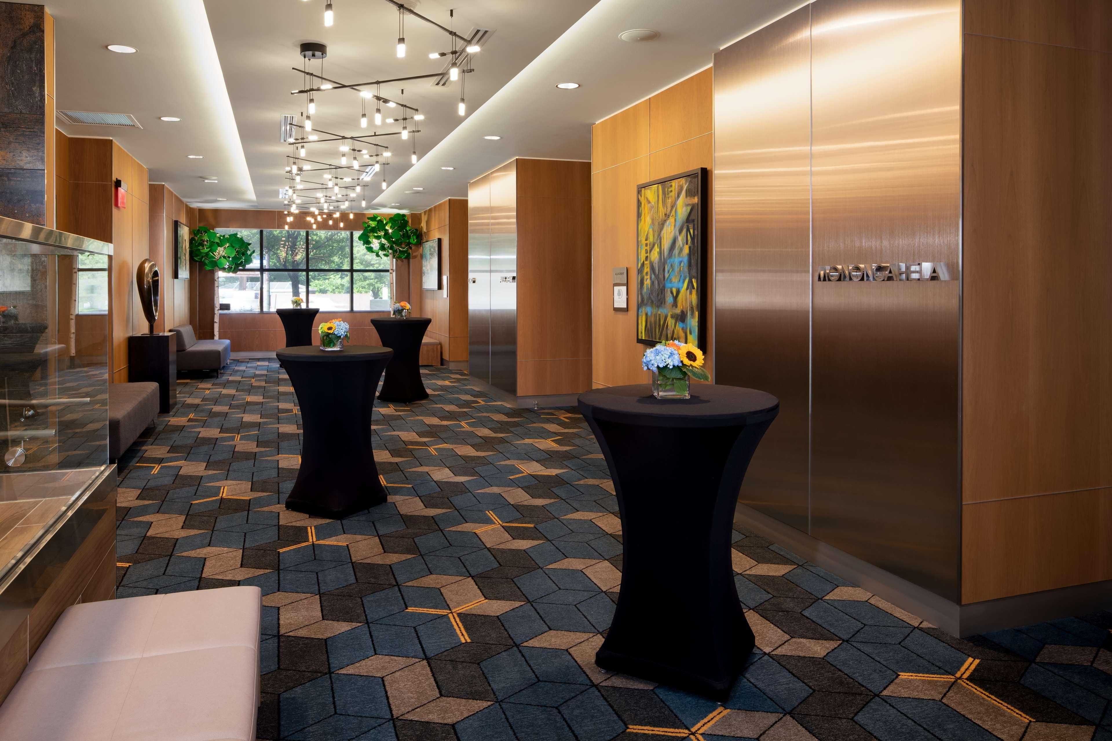 Doubletree By Hilton Hotel & Suites Pittsburgh Downtown מראה חיצוני תמונה