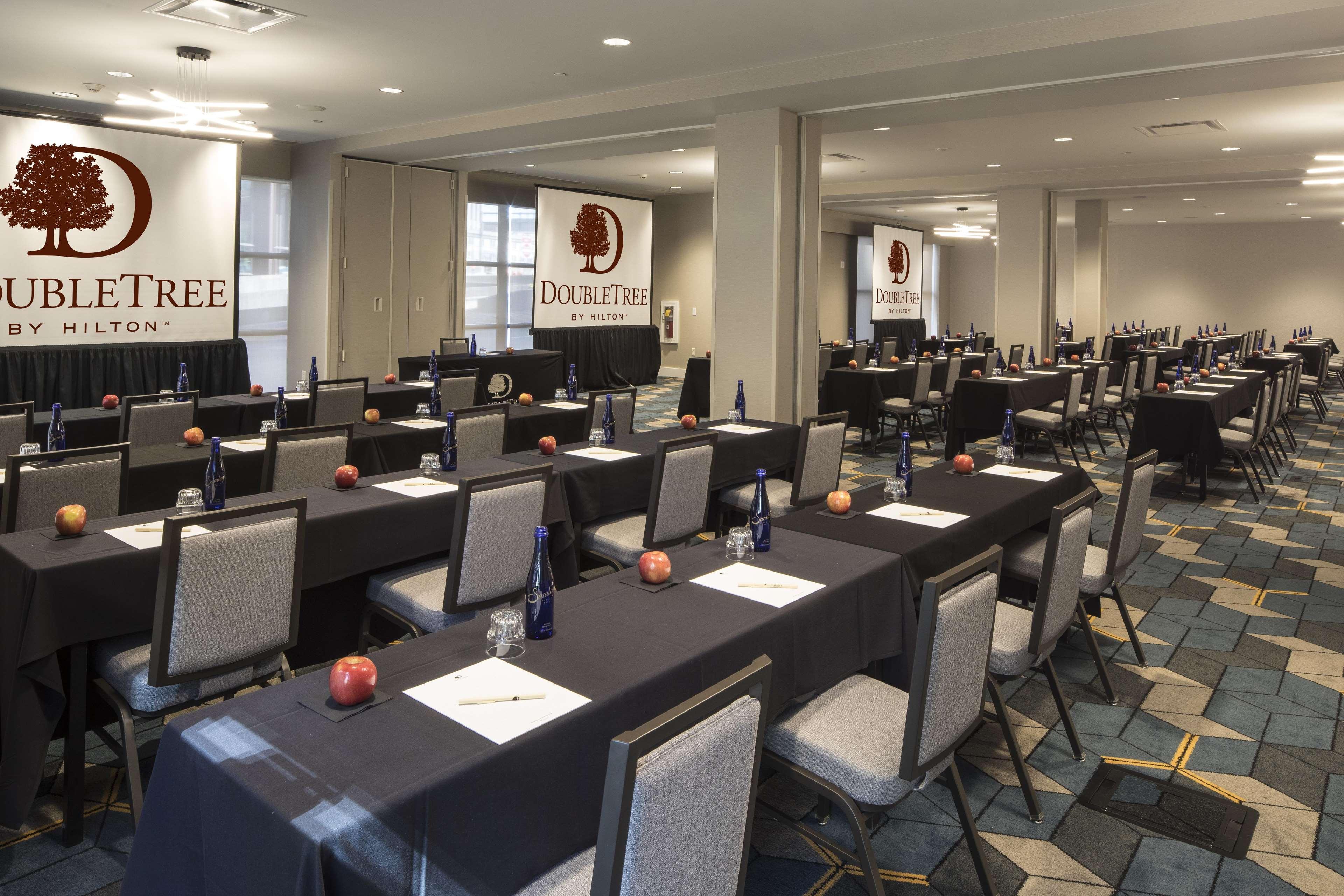 Doubletree By Hilton Hotel & Suites Pittsburgh Downtown מראה חיצוני תמונה
