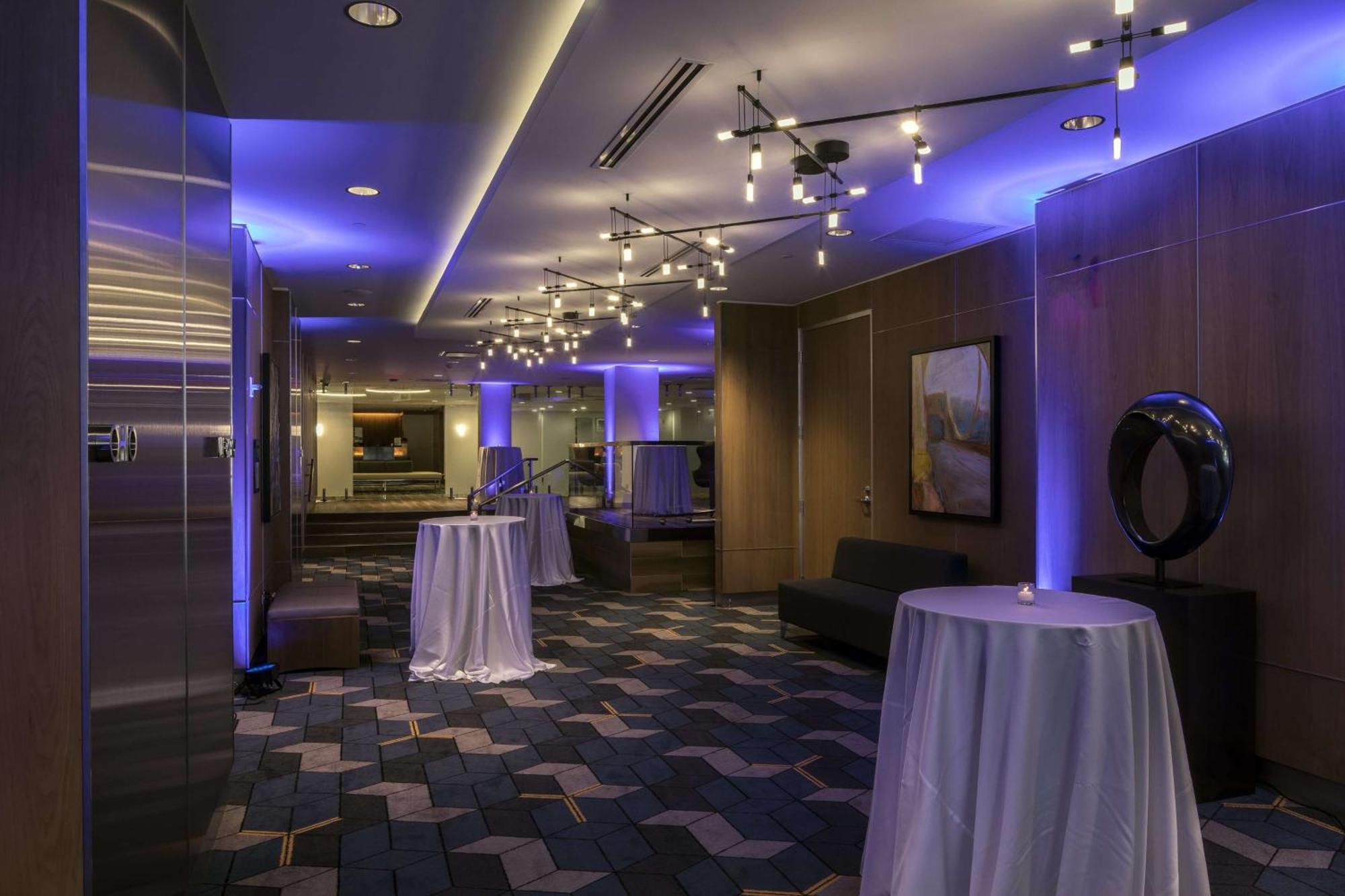 Doubletree By Hilton Hotel & Suites Pittsburgh Downtown מראה חיצוני תמונה