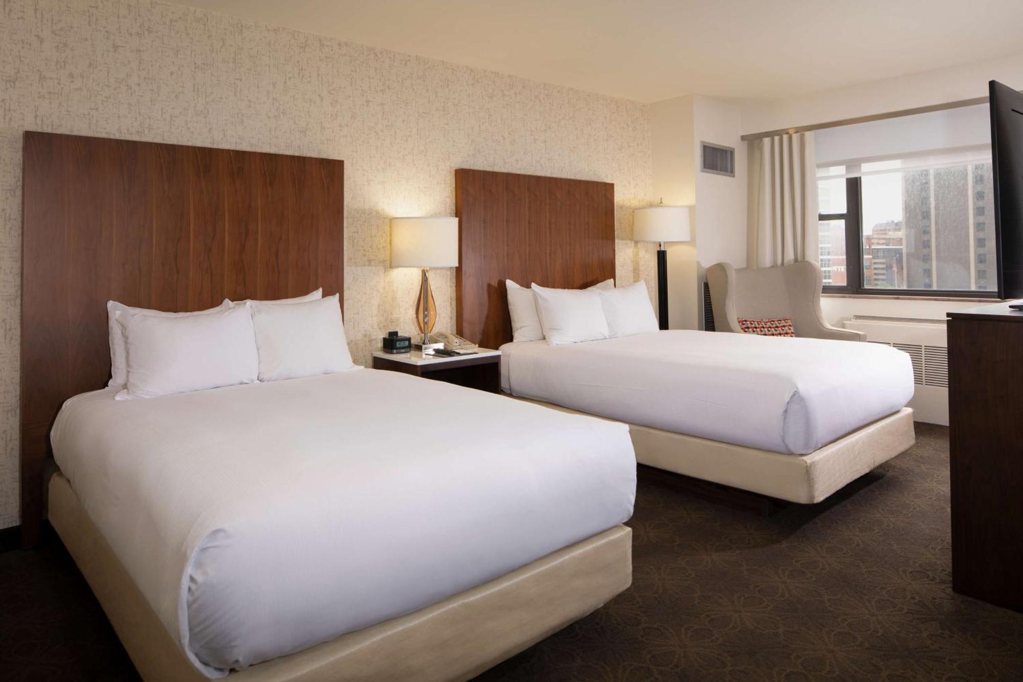 Doubletree By Hilton Hotel & Suites Pittsburgh Downtown מראה חיצוני תמונה
