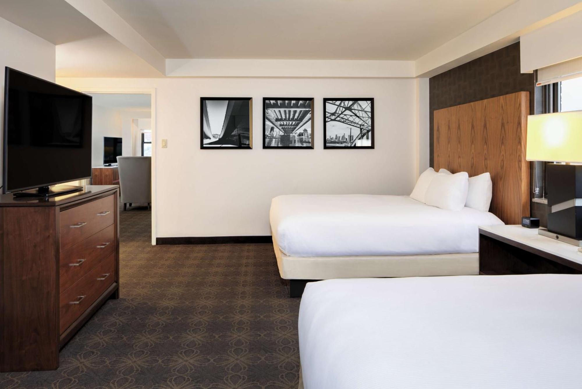 Doubletree By Hilton Hotel & Suites Pittsburgh Downtown מראה חיצוני תמונה