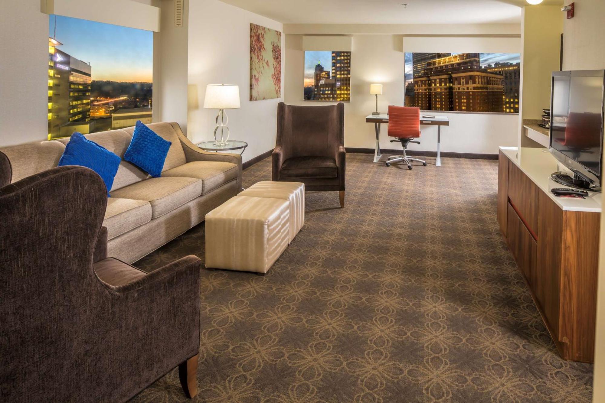 Doubletree By Hilton Hotel & Suites Pittsburgh Downtown מראה חיצוני תמונה