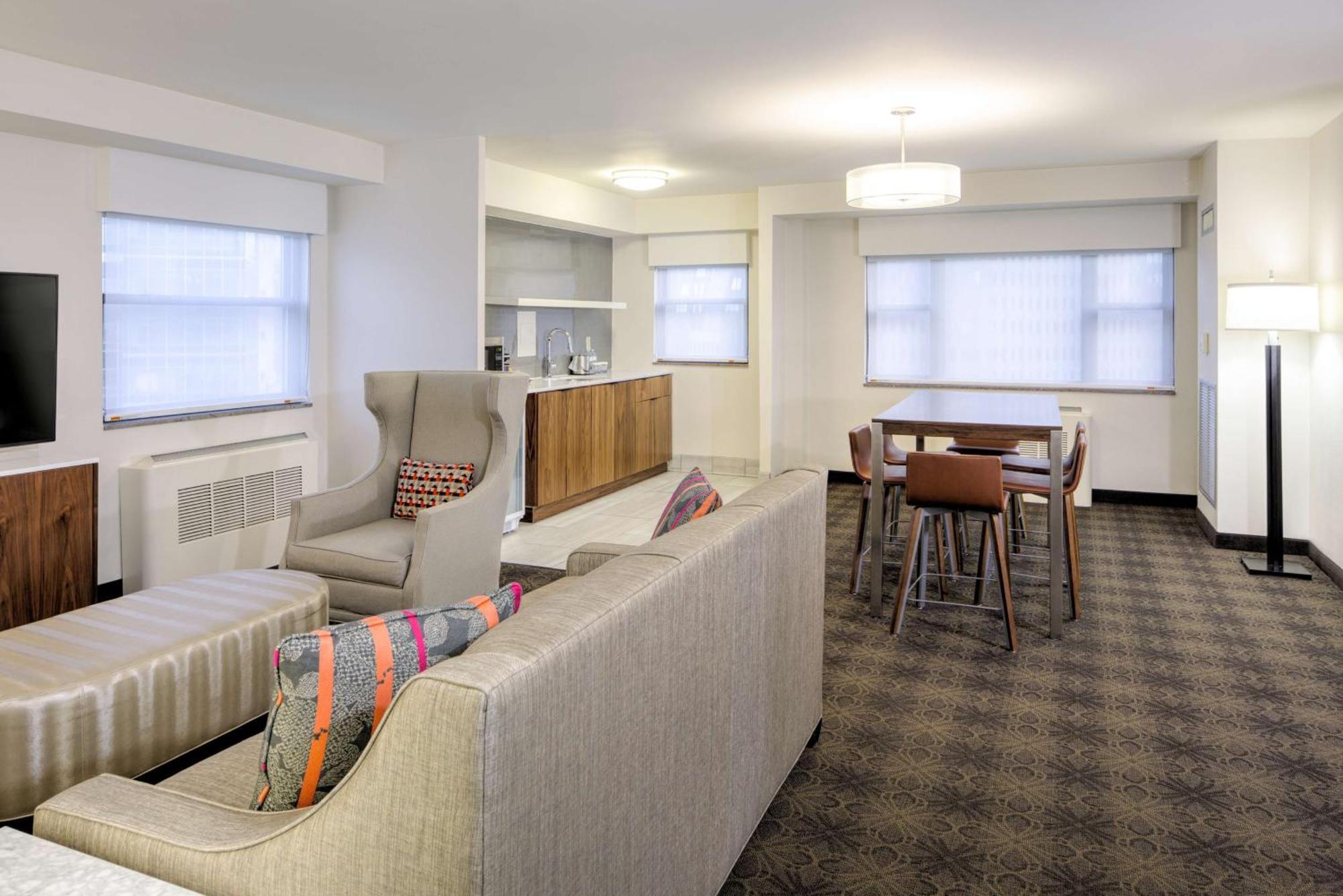Doubletree By Hilton Hotel & Suites Pittsburgh Downtown מראה חיצוני תמונה